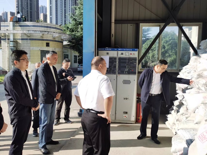 市城管委余劉琦副主任檢查城運(yùn)集團(tuán)公司融雪防凍準(zhǔn)備工作